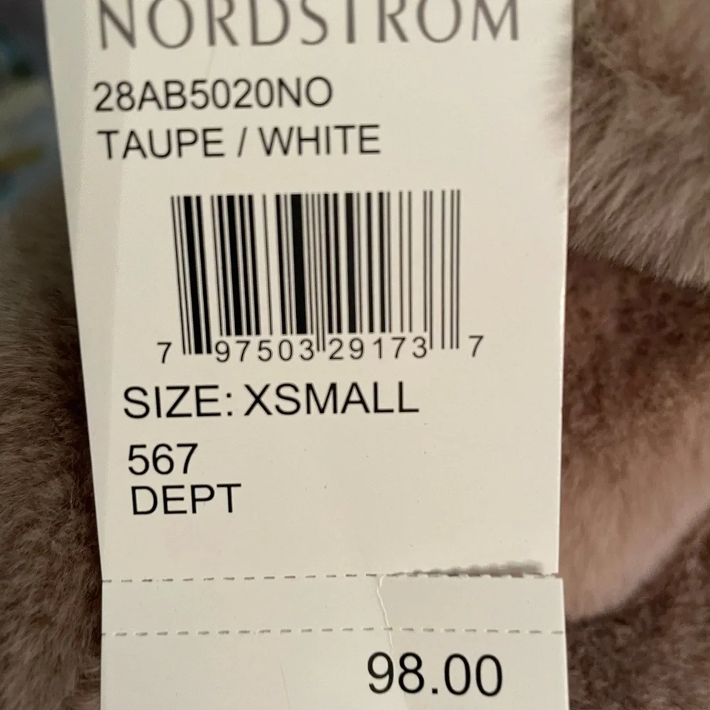 Adorable Crop faux fur jacket, super soft! - Picture 3 of 3